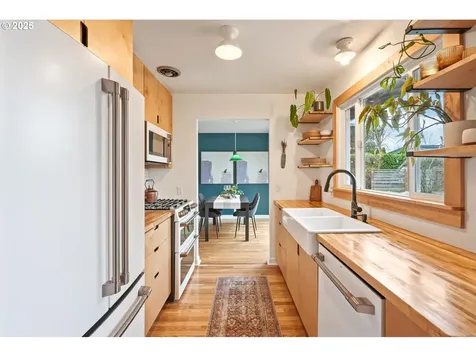 863 N Watts Street Portland OR 97217
