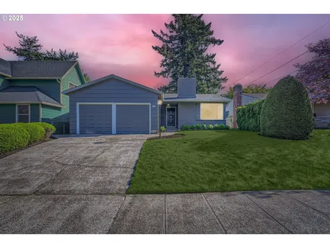 3652 SE Lexington Street Portland OR 97202