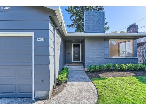 3652 SE Lexington Street Portland OR 97202