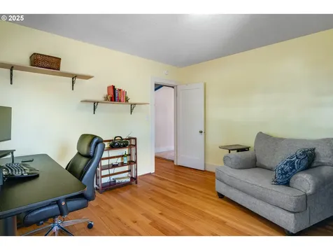 175 E Gloucester Street Gladstone OR 97027