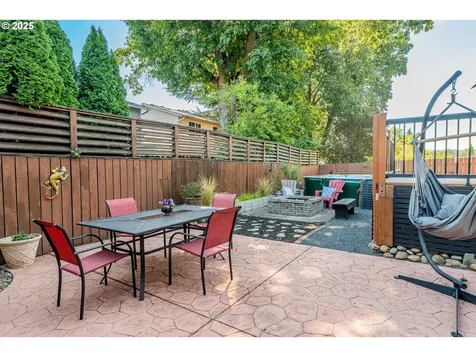 175 E Gloucester Street Gladstone OR 97027