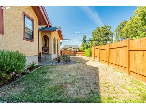 175 E Gloucester Street Gladstone OR 97027