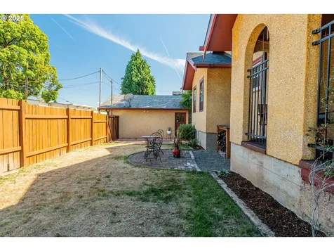 175 E Gloucester Street Gladstone OR 97027