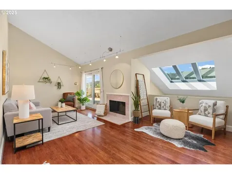 318 SE Spokane Street Portland OR 97202