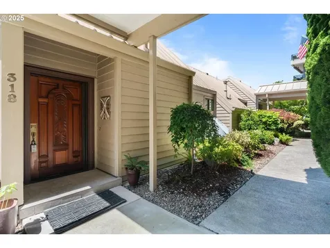 318 SE Spokane Street Portland OR 97202