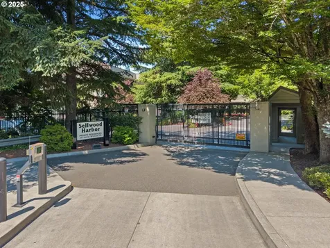 318 SE Spokane Street Portland OR 97202