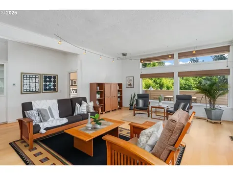 318 SE Spokane Street Portland OR 97202