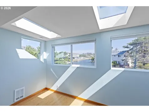 180 SE Highway 101 Lincoln City OR 97367