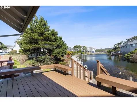 180 SE Highway 101 Lincoln City OR 97367