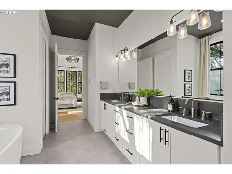 2065 SW 75th Avenue Portland OR 97225