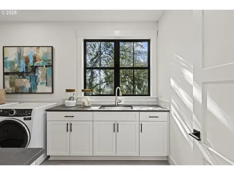 2065 SW 75th Avenue Portland OR 97225