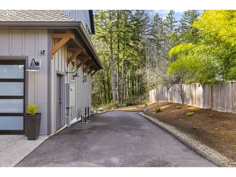 2065 SW 75th Avenue Portland OR 97225