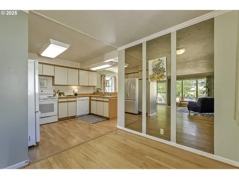 12514 NE Russell Street Portland OR 97230