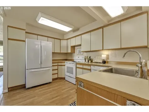 12514 NE Russell Street Portland OR 97230