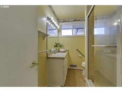 12514 NE Russell Street Portland OR 97230