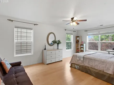 4296 SE Oakhurst Street Hillsboro OR 97123