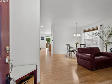 4296 SE Oakhurst Street Hillsboro OR 97123