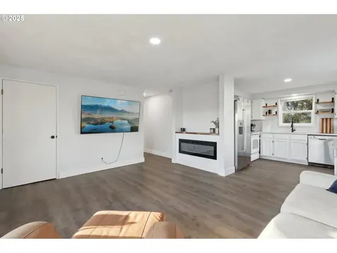 219 Brown Street Silverton OR 97381
