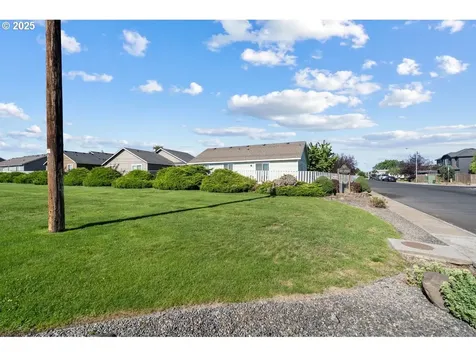 3025 Blue Jay Street Umatilla OR 97882