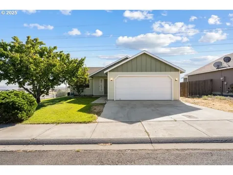 3025 Blue Jay Street Umatilla OR 97882