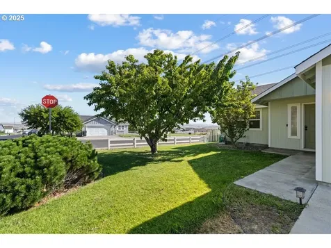 3025 Blue Jay Street Umatilla OR 97882