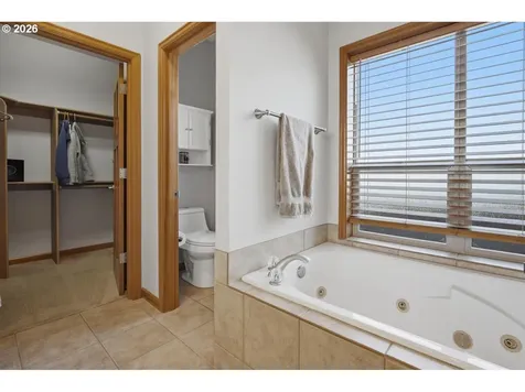 1464 N Hazelnut Court Canby OR 97013
