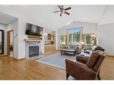 1464 N Hazelnut Court Canby OR 97013