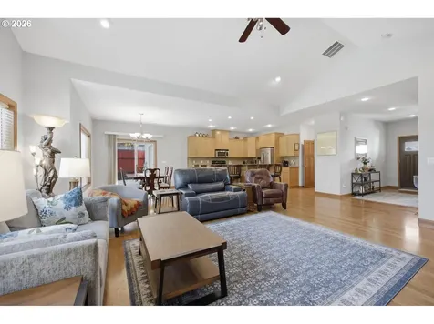 1464 N Hazelnut Court Canby OR 97013