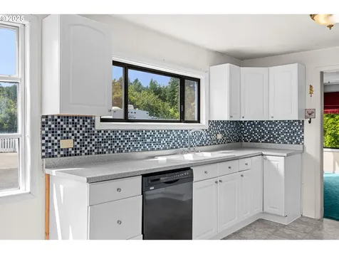 91424 N Bank Lane Coquille OR 97423