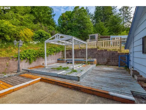 91424 N Bank Lane Coquille OR 97423