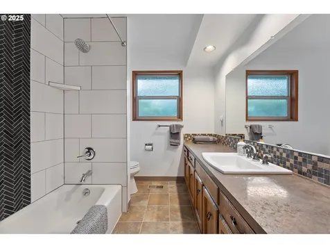 14646 NE Weidler Street Portland OR 97230