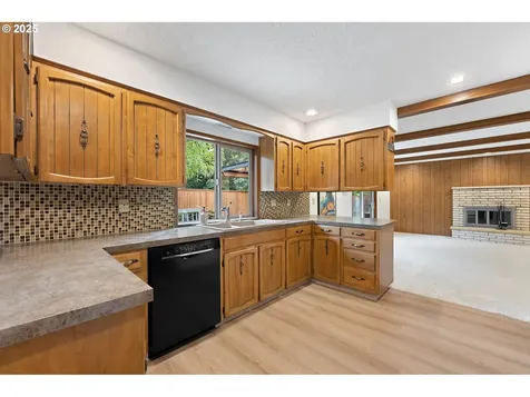 14646 NE Weidler Street Portland OR 97230