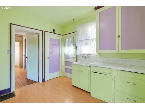 1006 NE 72nd Avenue Portland OR 97213