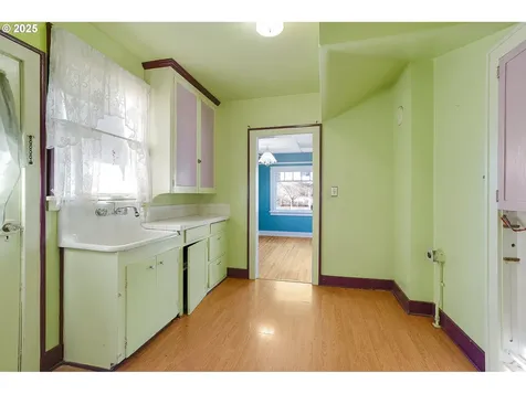 1006 NE 72nd Avenue Portland OR 97213