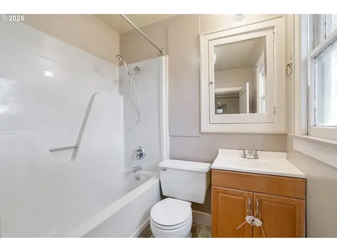 1006 NE 72nd Avenue Portland OR 97213