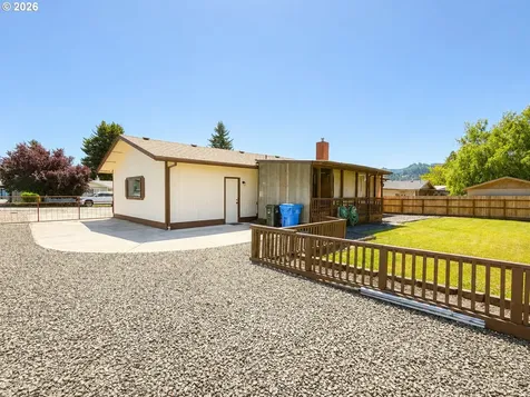 551 Agate Street Sutherlin OR 97479