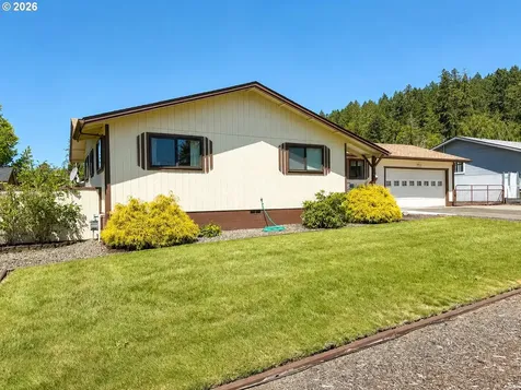 551 Agate Street Sutherlin OR 97479