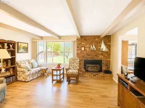 551 Agate Street Sutherlin OR 97479