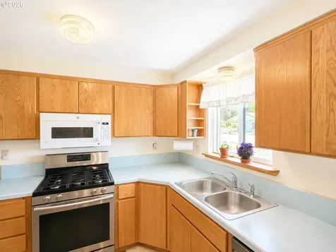 551 Agate Street Sutherlin OR 97479