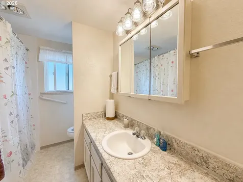 551 Agate Street Sutherlin OR 97479