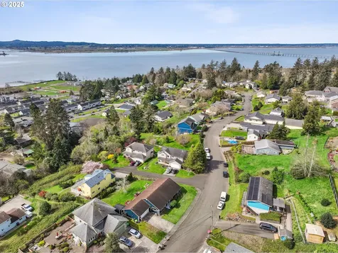 449 Mcclure Avenue Astoria OR 97103