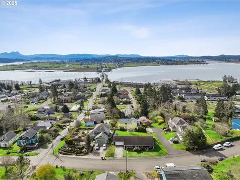 449 Mcclure Avenue Astoria OR 97103