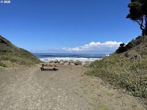5740 Palisades Drive Lincoln City OR 97367