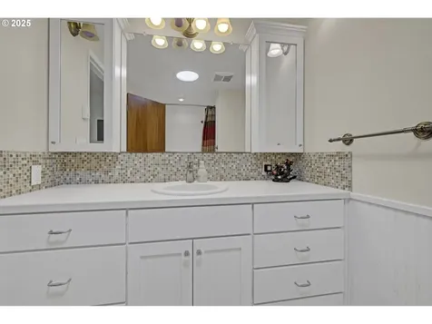 85304 Nestle Way Pleasant Hill OR 97455