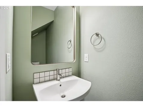 2046 SE 51st Avenue Portland OR 97215