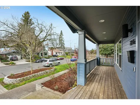 2046 SE 51st Avenue Portland OR 97215