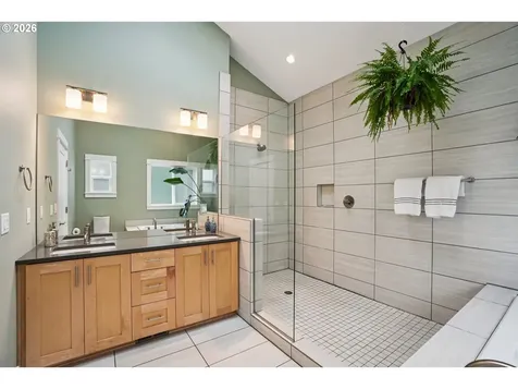 2046 SE 51st Avenue Portland OR 97215