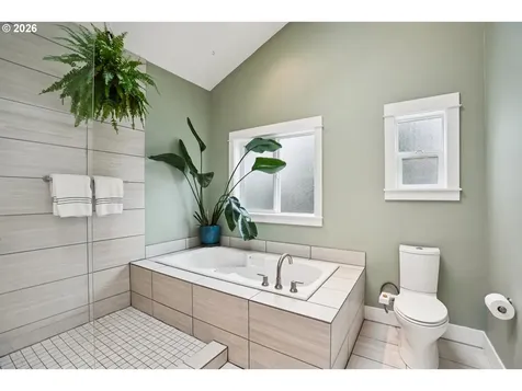2046 SE 51st Avenue Portland OR 97215