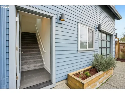 2046 SE 51st Avenue Portland OR 97215