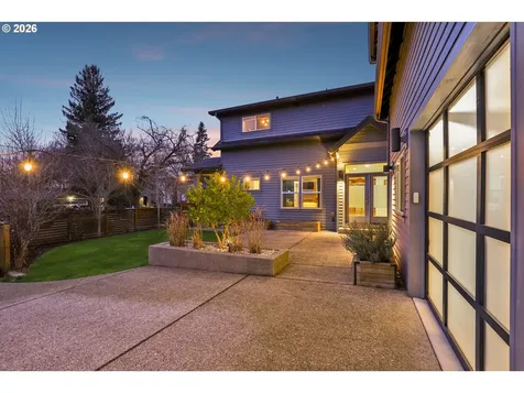 2046 SE 51st Avenue Portland OR 97215